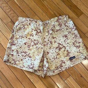 Like new Patagonia 5in baggie shorts